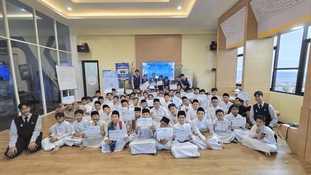 lively soft launch of Solfraze in front of the students of the Islamic boarding school